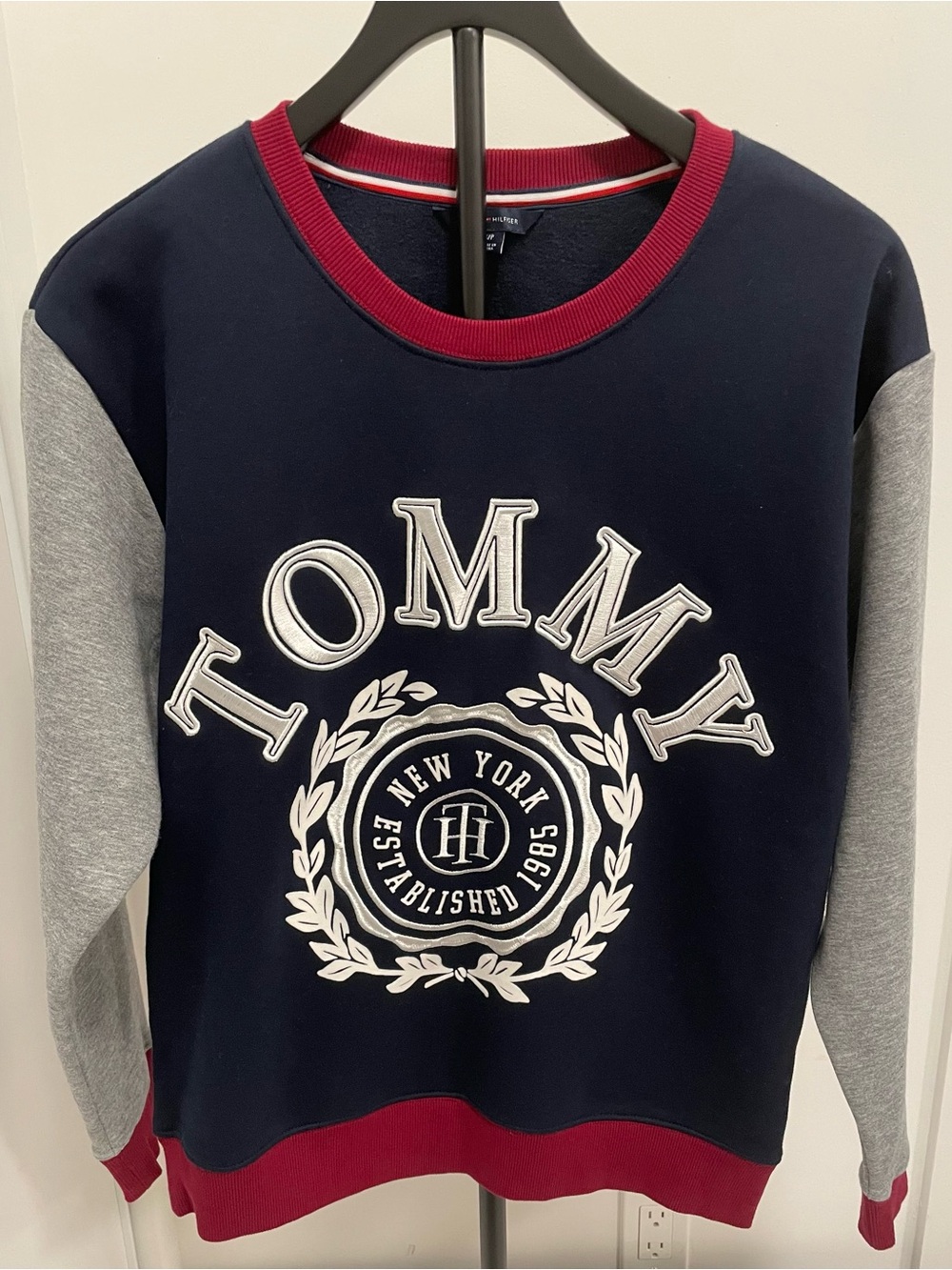 Tommy Hilfiger Navy Logo Crewneck Sweatshirt